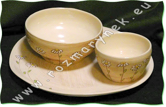 U54: Světlá keramika - kopretiny (talíř, misky)